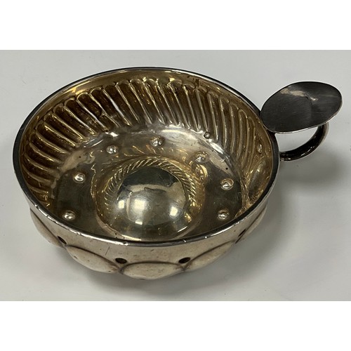 162 - A French silver wine taster, fluted border, loop handle with oval thumb-piece, 8.5cm diam, 19th cent... 
