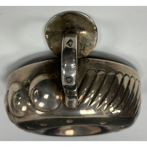 162 - A French silver wine taster, fluted border, loop handle with oval thumb-piece, 8.5cm diam, 19th cent... 