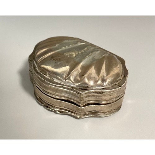 164 - A 19th century Continental silver shell shaped snuff box, hinged cover chased with putti in a landsc... 