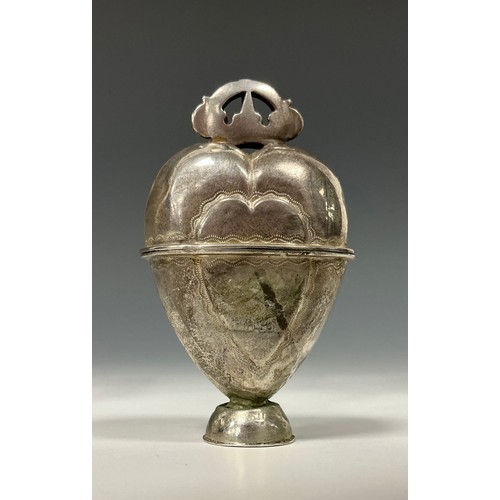 155 - A Danish silver heart shaped hovedvandsaeg marriage box, hinged cover, 7cm high, maker NA, 19th cent... 