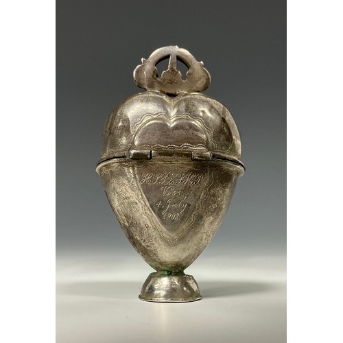 155 - A Danish silver heart shaped hovedvandsaeg marriage box, hinged cover, 7cm high, maker NA, 19th cent... 