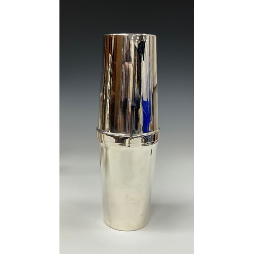 40 - An Art Deco style E.P.N.S cocktail shaker, 22cm high; others; a hip flask (6)