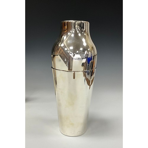 40 - An Art Deco style E.P.N.S cocktail shaker, 22cm high; others; a hip flask (6)