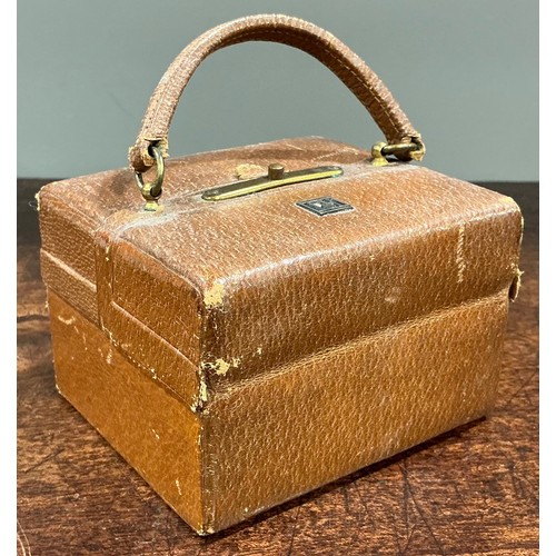 144 - A George V silver travelling set, the leather case with hinged twin-covers, enclosing a mirror, vest... 