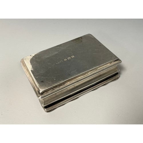 138 - A George V silver rectangular snuff box, quite plain, hinged cover, 6cm wide, Henry Clifford Davis, ... 