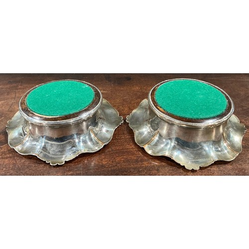 32 - A pair of George/William IV Old Sheffield Plate fluted circular wine coasters, lotus borders, draugh... 