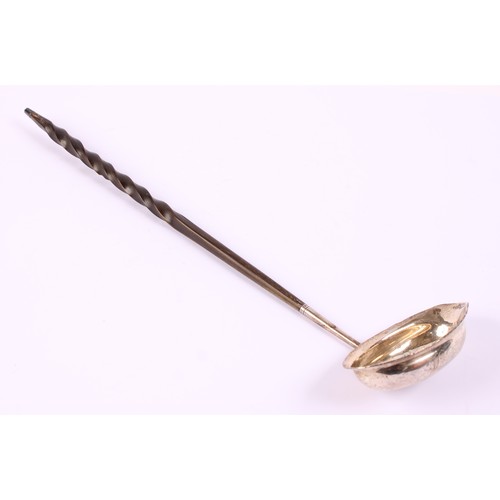 54 - A George II silver coloured metal toddy ladle, twisted baleen handle, 32.5cm long, apparently unmark... 