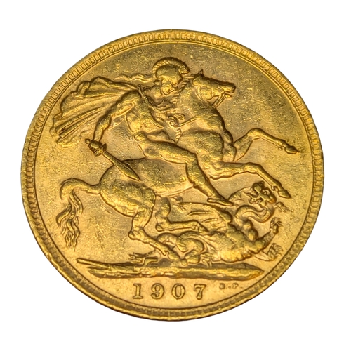 An Edward VII 22ct gold sovereign coin, 1907, London mint, 8g