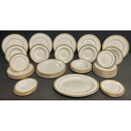 182 - A Royal Doulton Clarendon pattern part dinner service, comprising twelve dinner plates, ten soup bow... 