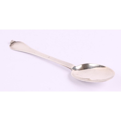 31 - A William III silver trefid pattern spoon, 18.5cm long, maker SP, London 1698