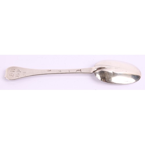 31 - A William III silver trefid pattern spoon, 18.5cm long, maker SP, London 1698