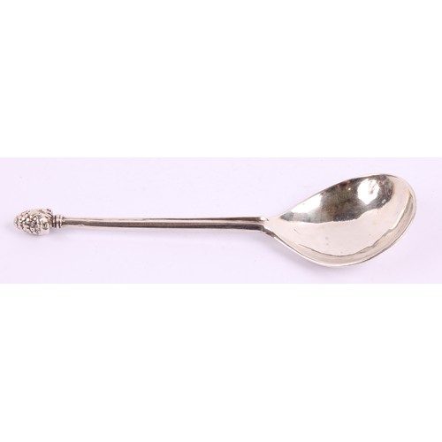 33 - An early 17th century Continental silver spoon, bud finial, 16.5cm long, dated 1614