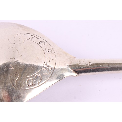 33 - An early 17th century Continental silver spoon, bud finial, 16.5cm long, dated 1614