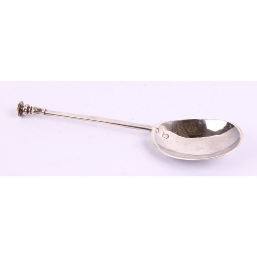23 - A Charles II silver seal top spoon, 17cm long, maker R over W, London, c.1660