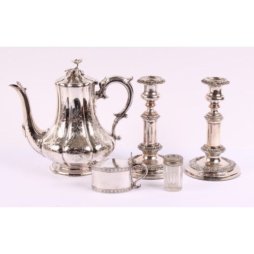 42 - A pair of George IV Old Sheffield Plate telescopic table candlesticks, acanthus borders, 19.5cm exte... 