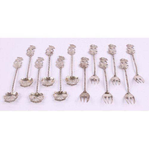 12 - A set of six South-East Asian silver patisserie spoons and forks, figural silhouette terminals, 11cm... 