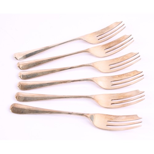 10 - A set of six George VI silver cake forks, 13.5cm long, Cooper Brothers & Sons, Sheffield 1940, 142g