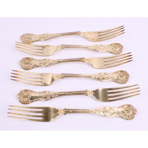 13 - A set of six Victorian Scottish silver-gilt single-struck Queen's pattern table forks, John Murray o... 