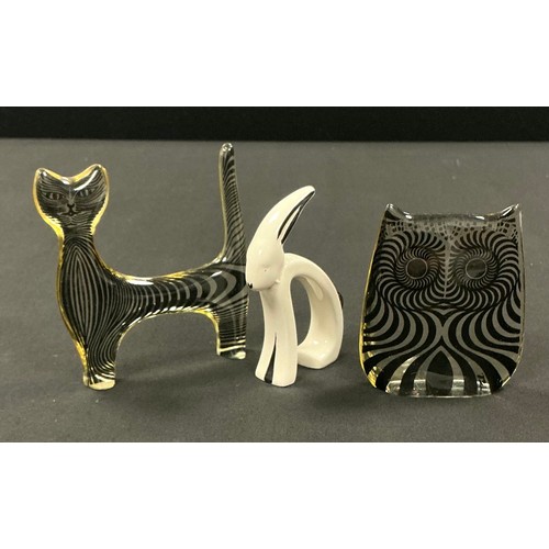 5043 - Abraham Palatnik (1928-2020), a Lucite model of a monochrome owl, 7.5cm, traces of original label; a... 