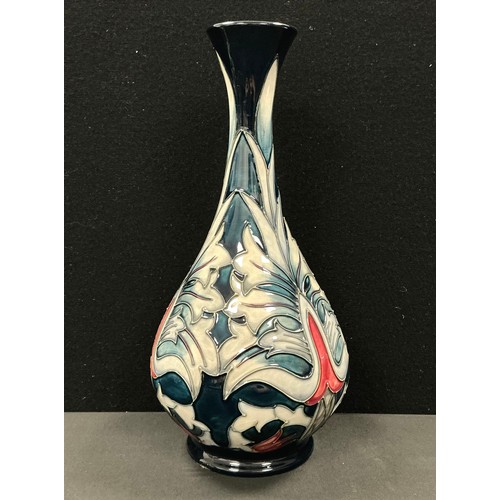 5095 - A Moorcroft ovoid vase, Snakeshead pattern, designed by Rachel Bishop, William Morris Centenary Coll... 