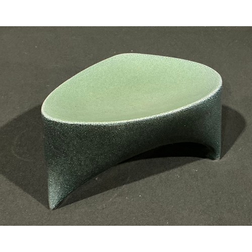 5106 - Studio Pottery - Ruth King (b.1955), a tri-form sculptural dish, in mottled tones of green, 17cm wid... 
