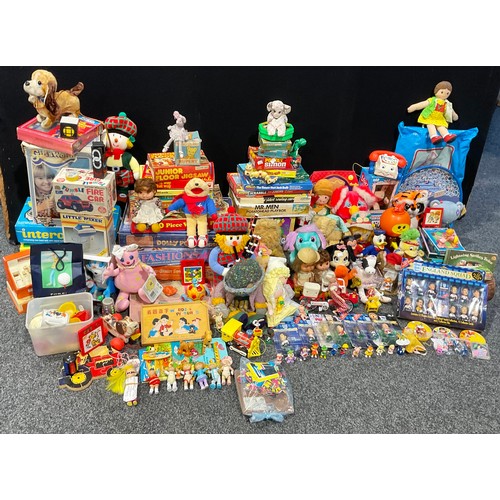 5516 - Collectibles - a vast collection of 1970’s and 1980’s toys including Acorn Green figures, Snoopy, Mr... 