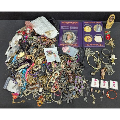 5583 - Costume Jewellery - Watches, Coins, Necklaces, bangles, brooches etc qty