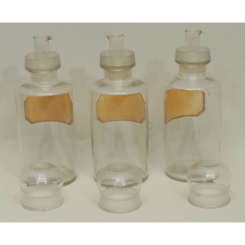 5588 - A 19th century clear glass apothecary oil jar and cover, gilt border label, Ol. Ricini, 26cm high ov... 