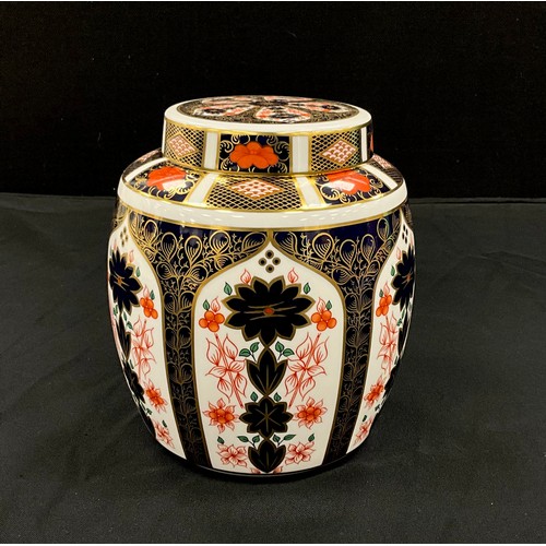 8 - A Royal Crown Derby 1128 Old Imari pattern lidded ginger jar, printed marks, 20cm high, first qualit... 