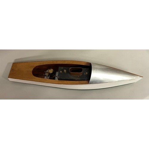 6013 - A Stuart Turner Mk1 Henley Live steam boat, green and white hull with ‘Henley’ stickers to port, sta... 