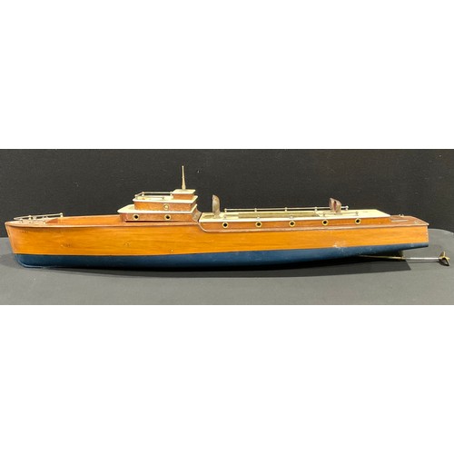 6016 - An early 20th century wooden scratch built live steam boat hull named Emma, plaque to stern ‘A.W. Cl... 