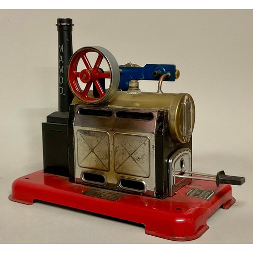 6024 - Live Steam - A Mamod TE1A Steam Tractor, with green body and red spoked wheels, complete with roof &... 