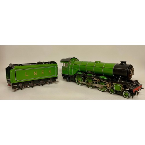 6020 - Model railways - a live steam model of the LNER Flying Scotsman and tender, No.4472, gauge 1, 4-6-2,... 