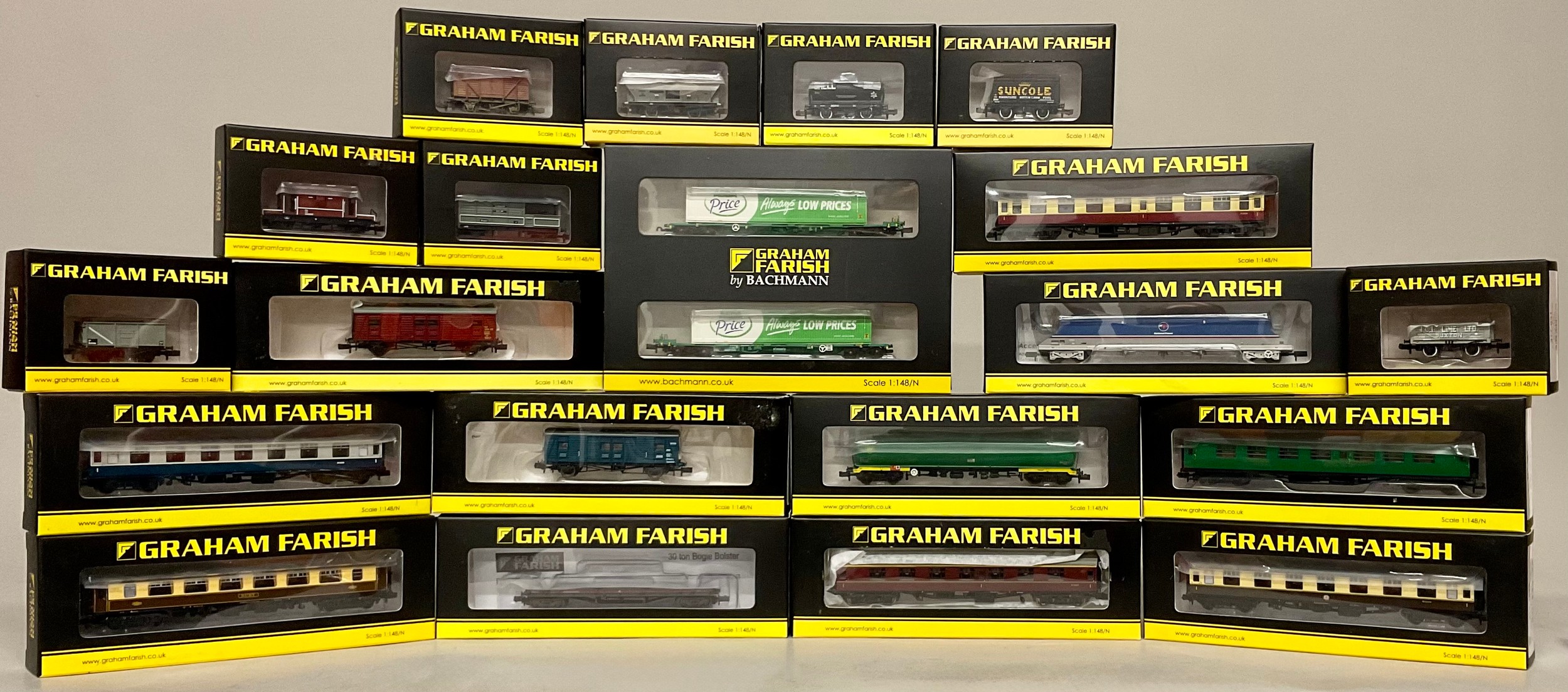 Graham Farish by Bachmann - eleven boxed 1:148/N scale train carriages ...