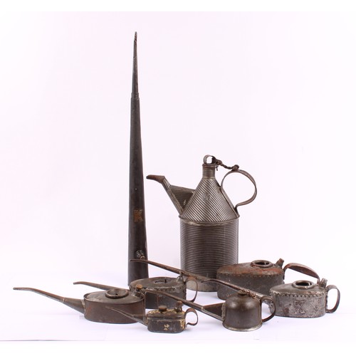 8007 - A collection of vintage oil cans, including Kaye's Patent 'pie-crust' force feed oil cans, Kaye's co... 