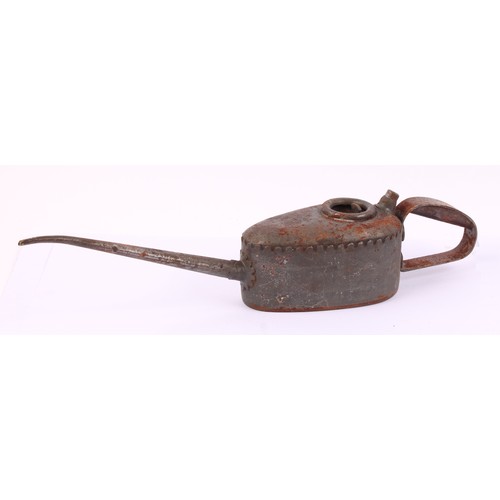 8007 - A collection of vintage oil cans, including Kaye's Patent 'pie-crust' force feed oil cans, Kaye's co... 