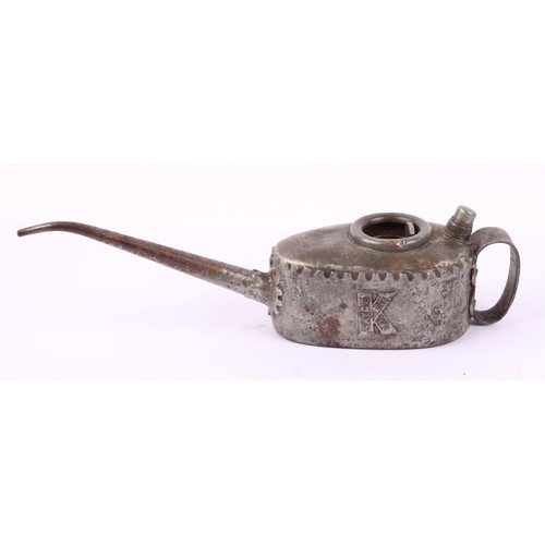 8007 - A collection of vintage oil cans, including Kaye's Patent 'pie-crust' force feed oil cans, Kaye's co... 