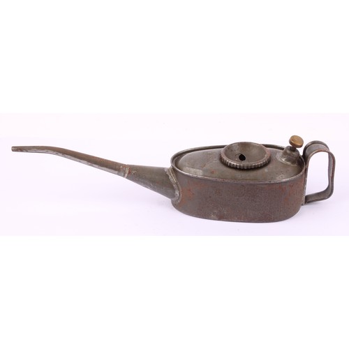 8007 - A collection of vintage oil cans, including Kaye's Patent 'pie-crust' force feed oil cans, Kaye's co... 