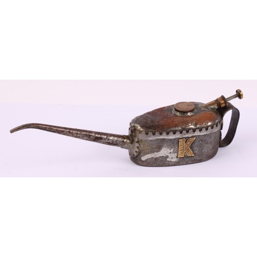 8012 - A graduated pair of vintage Kaye's Patent 'pie-crust' force feed oil cans, the largest 54cm long; ot... 