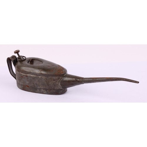 8012 - A graduated pair of vintage Kaye's Patent 'pie-crust' force feed oil cans, the largest 54cm long; ot... 