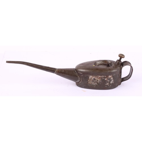 8013 - A graduated set of three vintage Kaye's Patent 'pie-crust' force feed oil cans, the largest 42cm lon... 