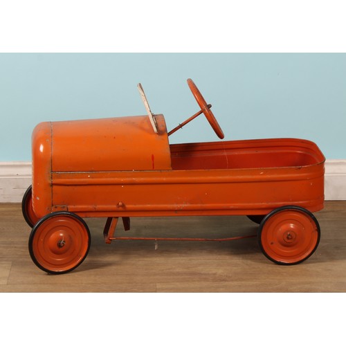 8052 - A mid 20th century Lines Brothers Ltd Triang pedal car, 76cm long

... 