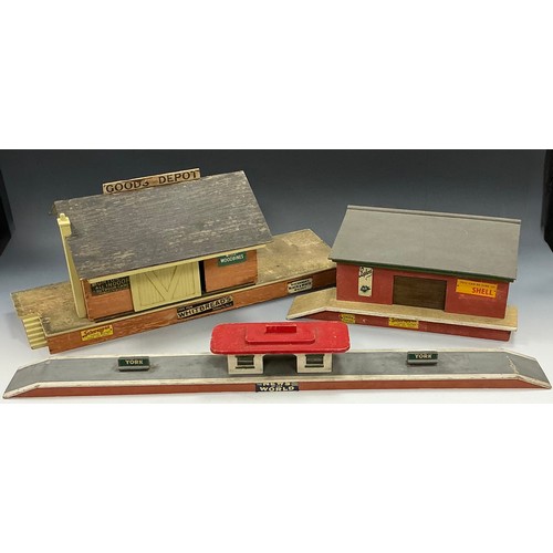 6042 - Model Railways - A set of three station buildings, some by Bassett-Lowke, including goods depot, tra... 