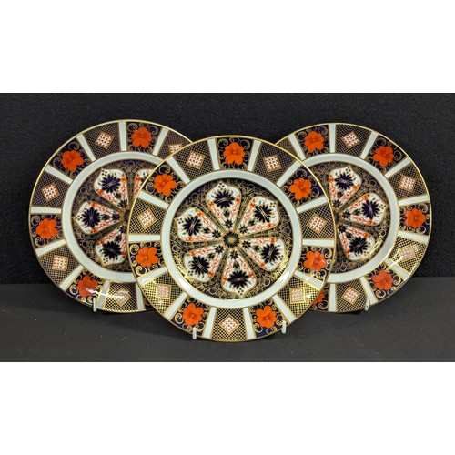 Three Royal Crown Derby 1128 Imari pattern 22cm diameter side