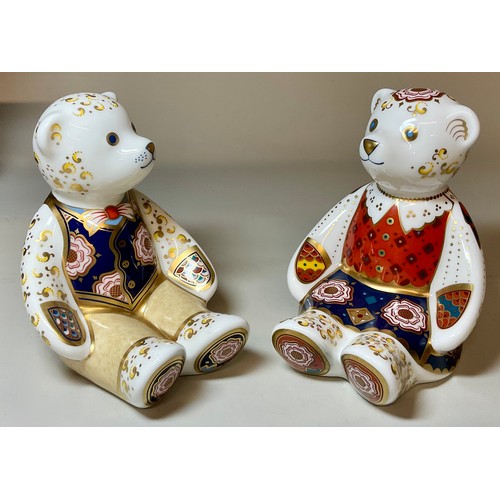 3008 - A Royal Crown Derby Teddy Bear paperweight, A Pair - Yorkshire Rose Mummy Bear and Yorkshire Rose Da... 