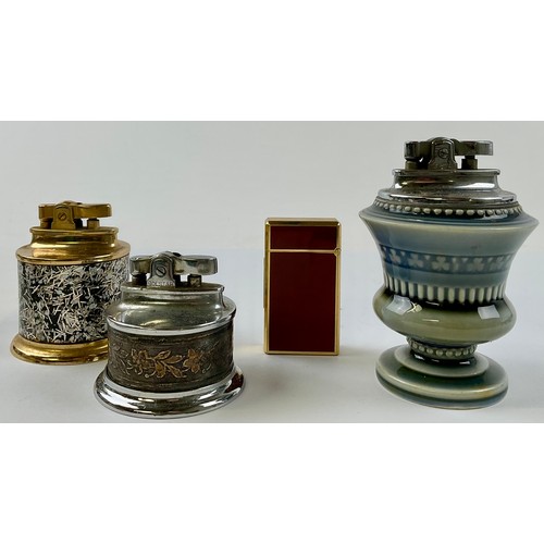 3015 - Tobacciana - An S.T. Dupont laquered cigarette lighter, 6cm high overall, serial number 890123; othe... 