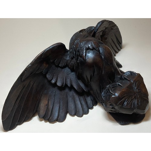 3004 - A Black Forest wall bracket, carved as an eagle, 25cm wide, c.1900