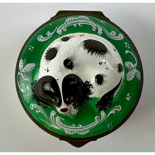 3054 - A George III Staffordshire enamel patch box, as a dog basket, the hinged cover cast with a spaniel, ... 