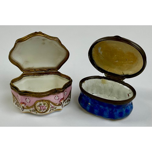3041 - A George III South Staffordshire enamel and brass mounted snuff box, the hinged cover painted with a... 