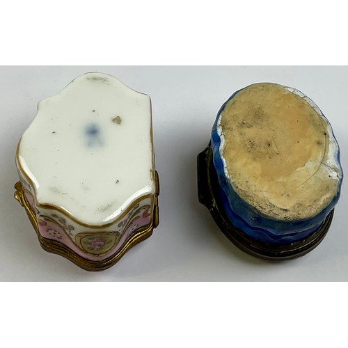 3041 - A George III South Staffordshire enamel and brass mounted snuff box, the hinged cover painted with a... 